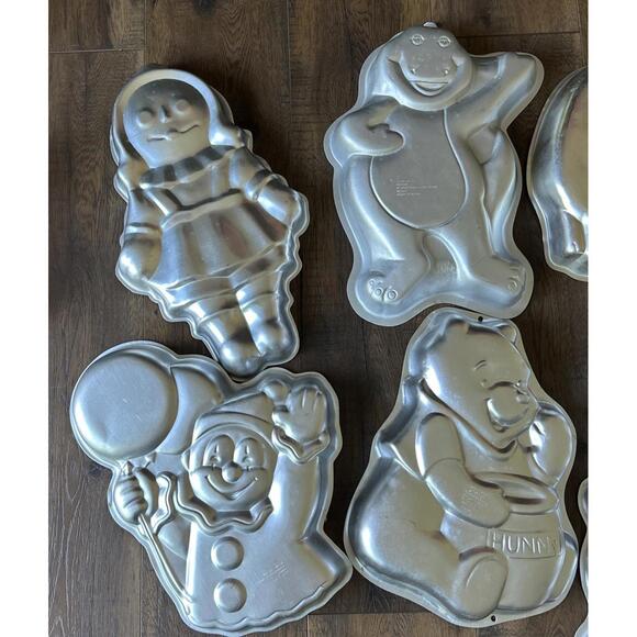 Wilton Cake Pans Lot of 8: Michelangelo,Barney,Smurf, Pooh, Clown, Dinos, Doll - Picture 2 of 11